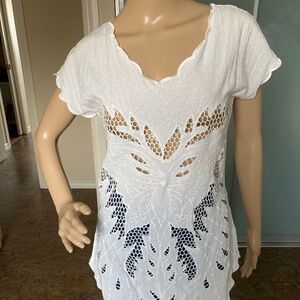 Bi Shi Hi-Low cut out Blouse